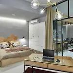 Orangehomes Unique Design 3 Bathrooms Flat