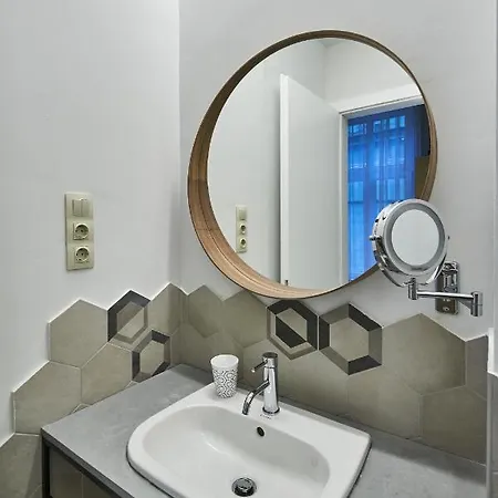 Orangehomes Unique Design 3 Bathrooms Flat