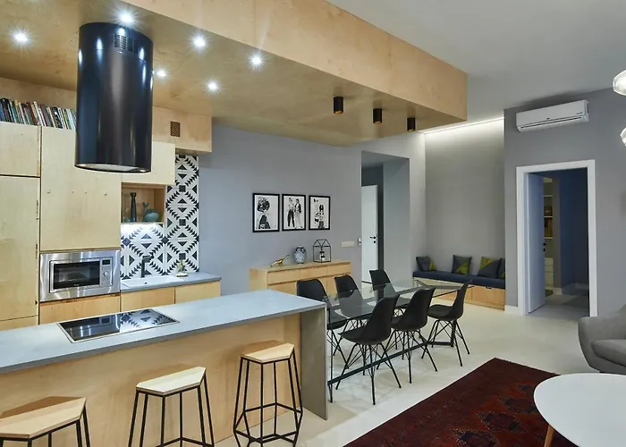 Orangehomes Unique Design 3 Bathrooms Flat