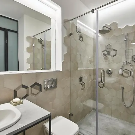 Orangehomes Unique Design 3 Bathrooms Flat *