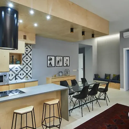 Orangehomes Unique Design 3 Bathrooms Flat