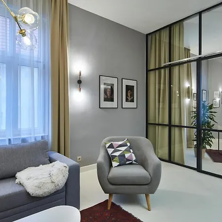 Orangehomes Unique Design 3 Bathrooms Flat شقة بودابست
