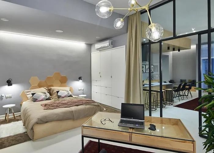 Orangehomes Unique Design 3 Bathrooms Flat